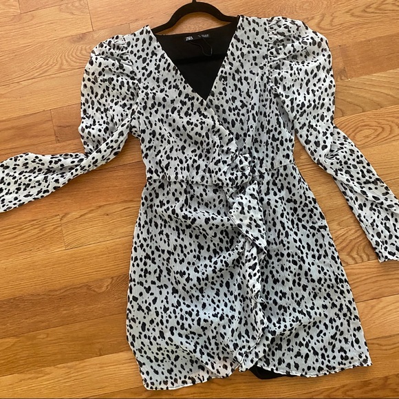 Zara Dresses & Skirts - Zara Printed Wrap Dress